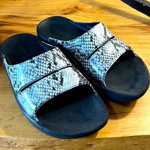 Oofos snake print black and white recovery sandals